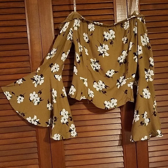 Polly & Esther Tops - NWT Polly and Esther off the shoulder blouse
